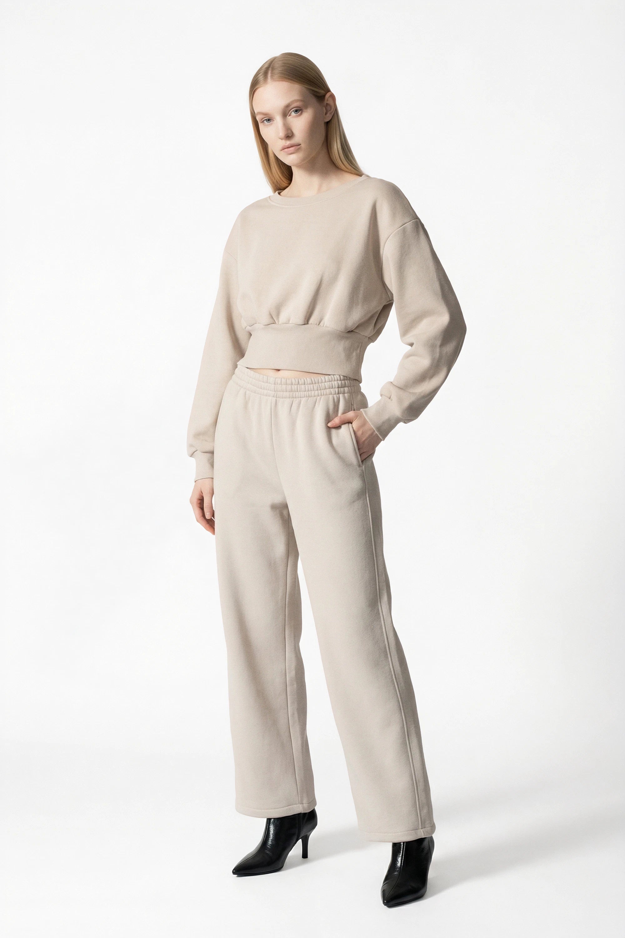 Felpa con collo a barca